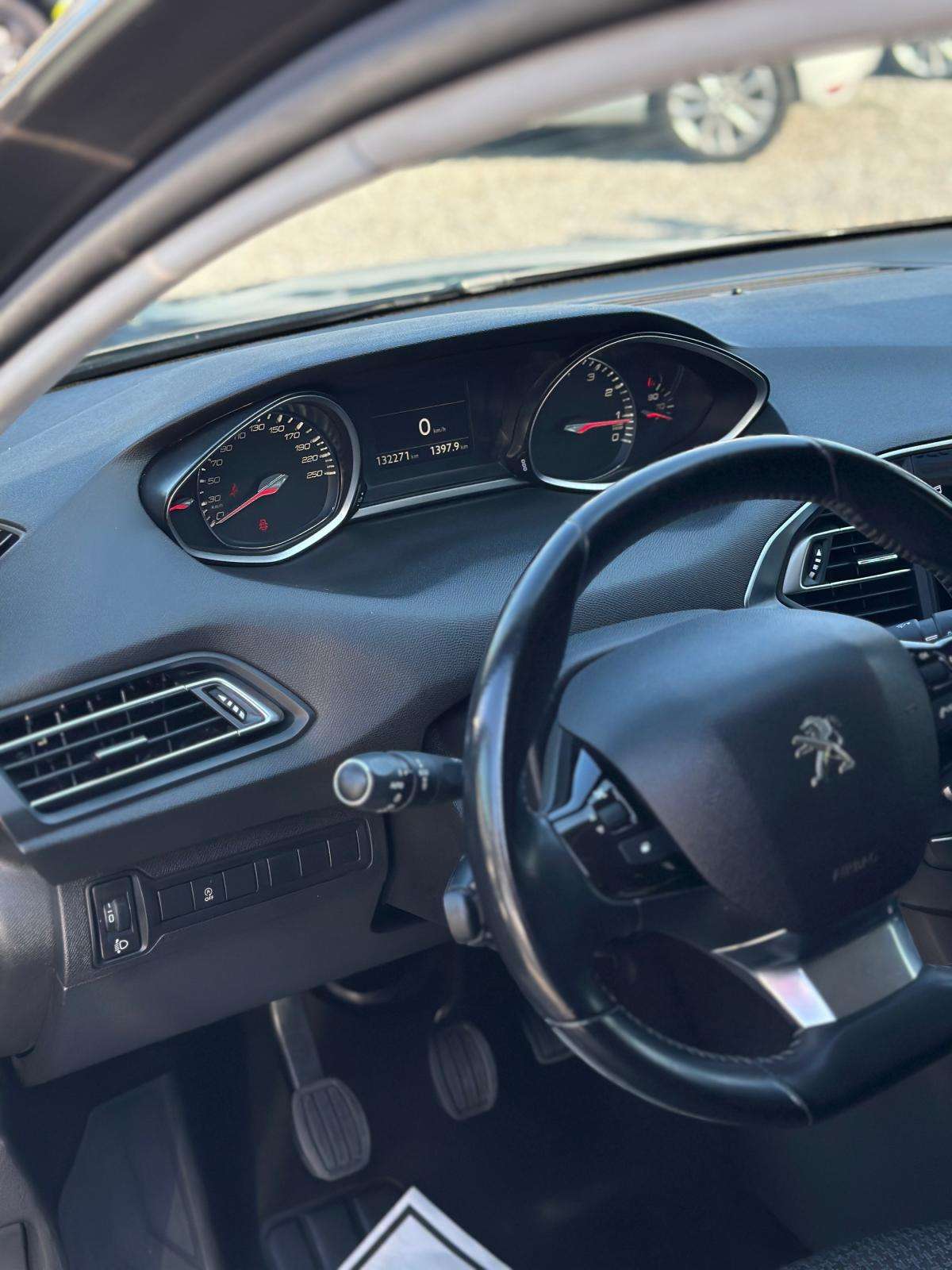 peugeot-308-2021-gasolina-1199cc