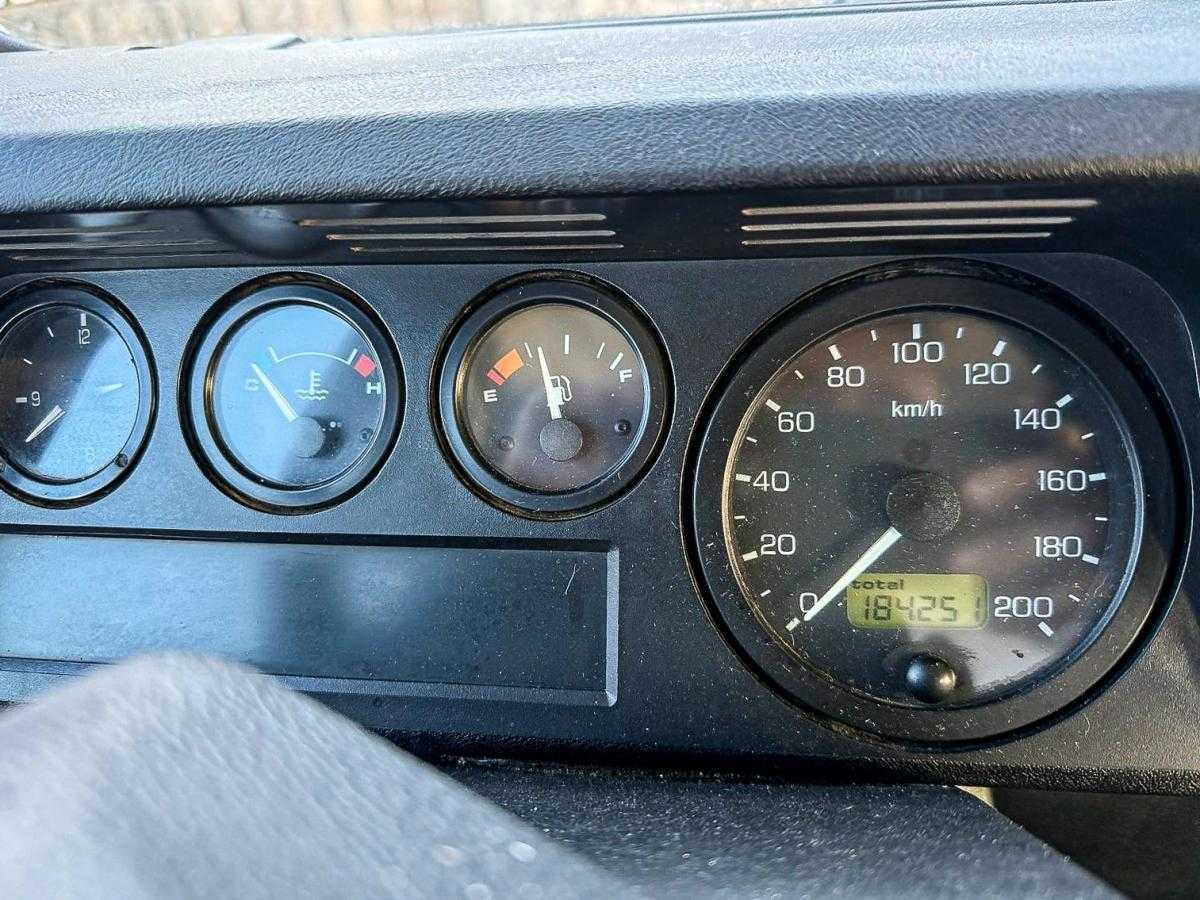 land-rover-defender-2000-diesel-2495cc