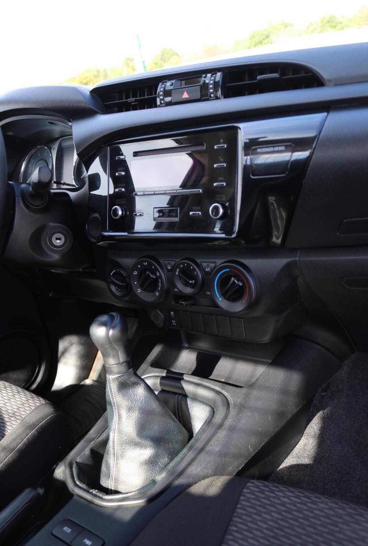 toyota-hilux-2022-diesel-2393cc