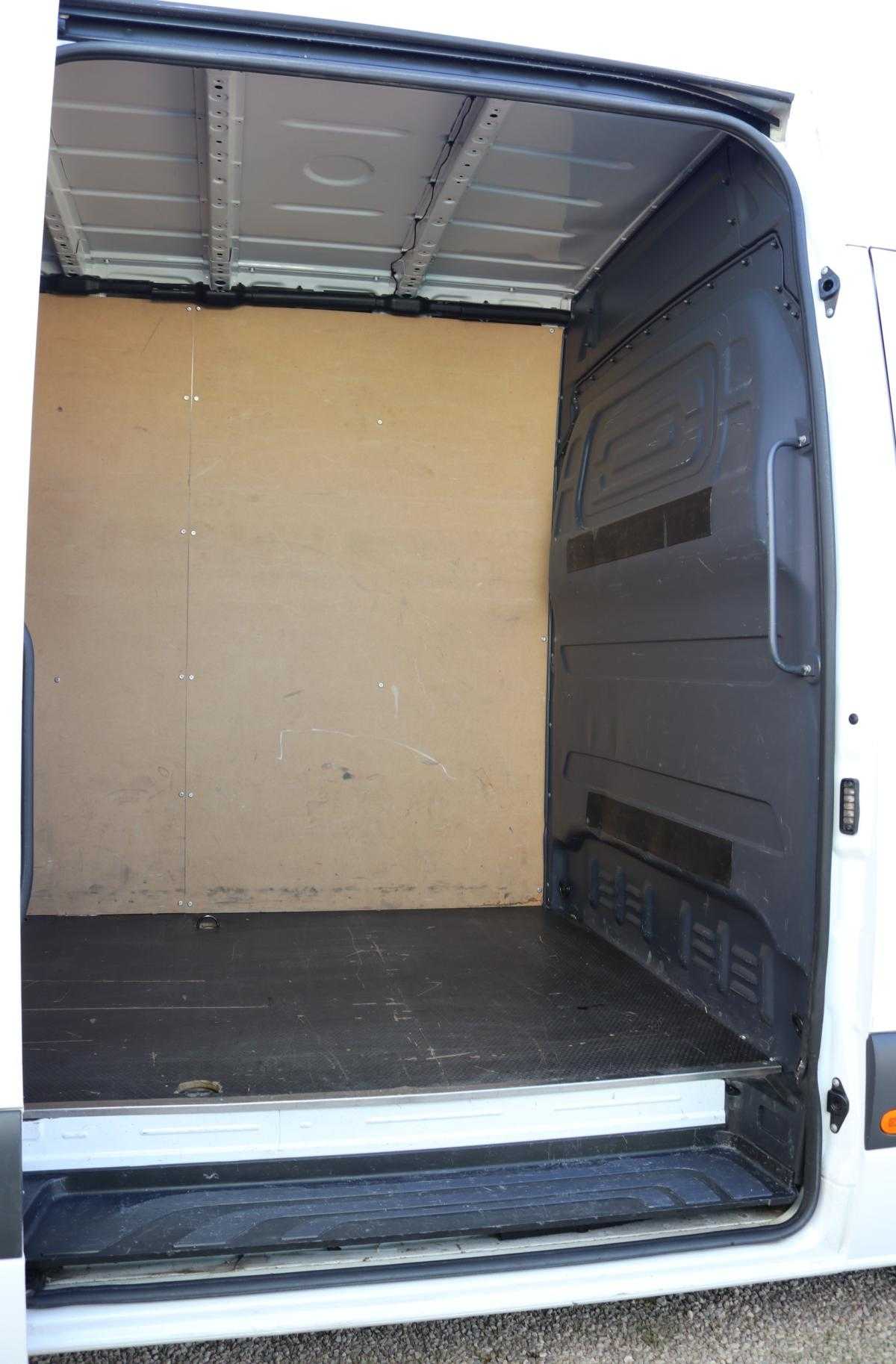 mercedes-benz-sprinter-2022-diesel-1950cc