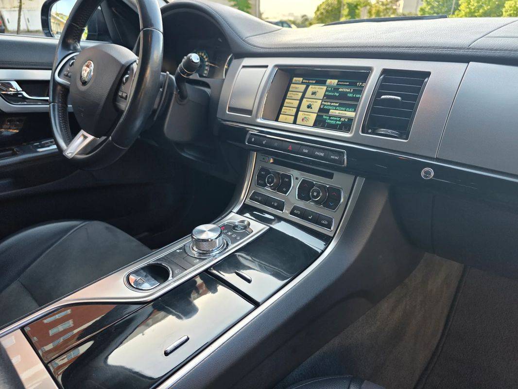 jaguar-xf-sportbrake-2014-diesel-2179cc