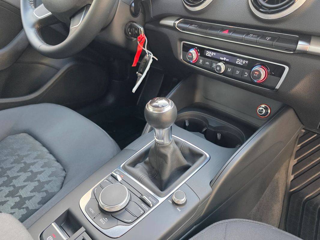 audi-a3-limousine-2015-diesel-1598cc
