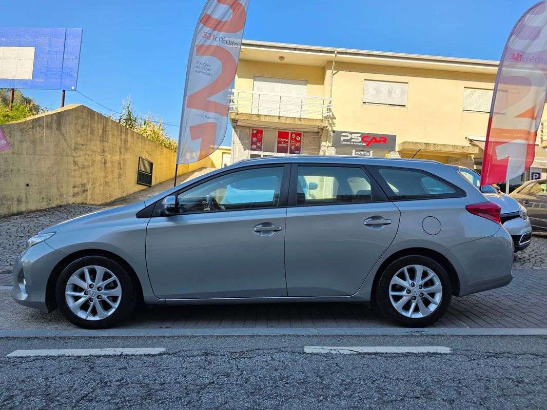 toyota-auris-touring-sports-2015-gasolina-1329cc