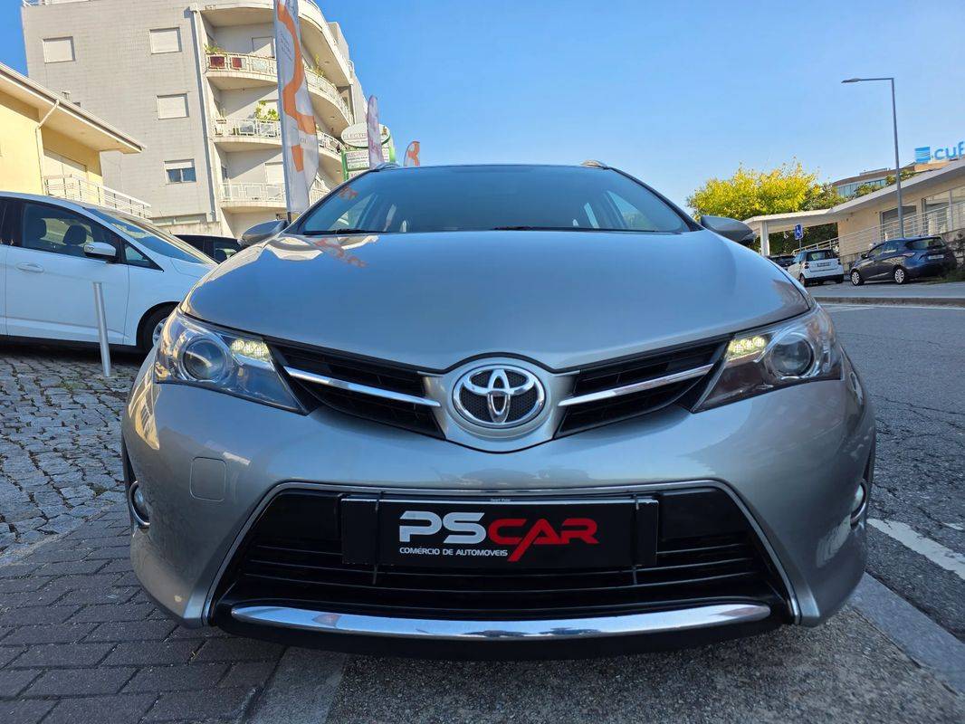 toyota-auris-touring-sports-2015-gasolina-1329cc