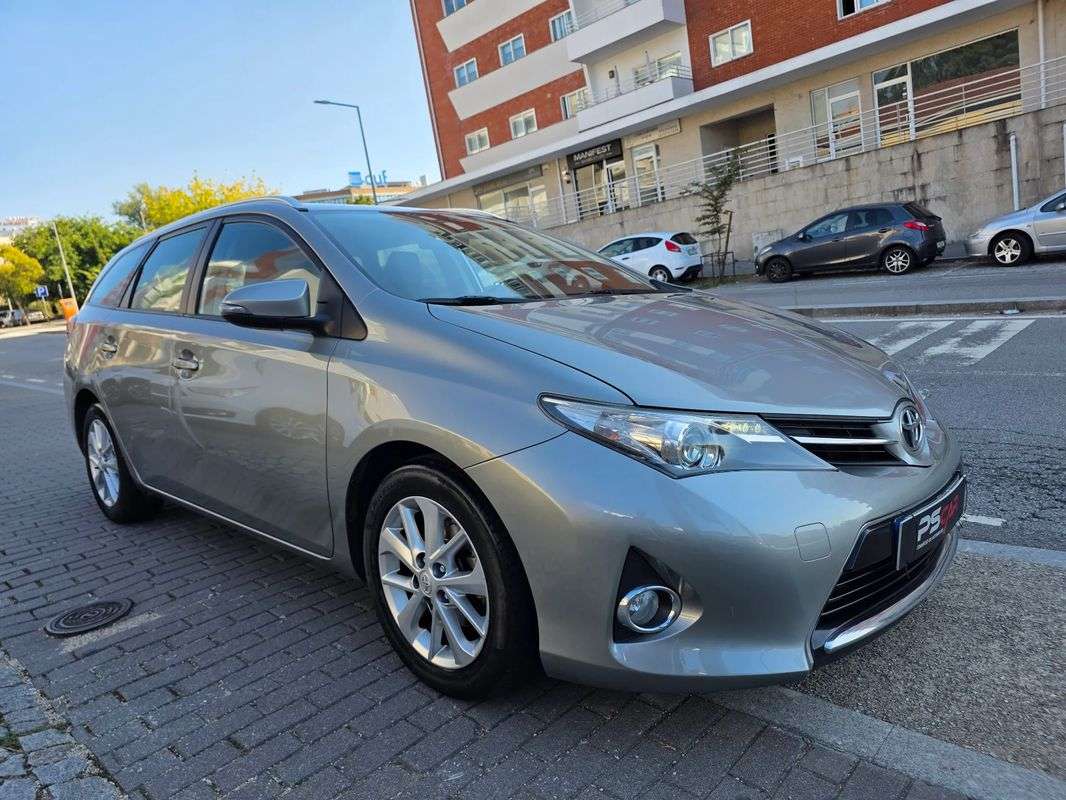 toyota-auris-touring-sports-2015-gasolina-1329cc