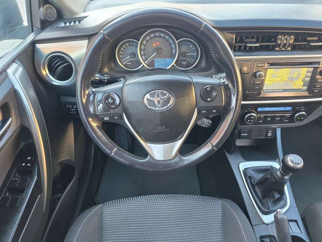toyota-auris-touring-sports-2015-gasolina-1329cc