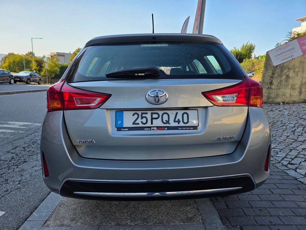 toyota-auris-touring-sports-2015-gasolina-1329cc