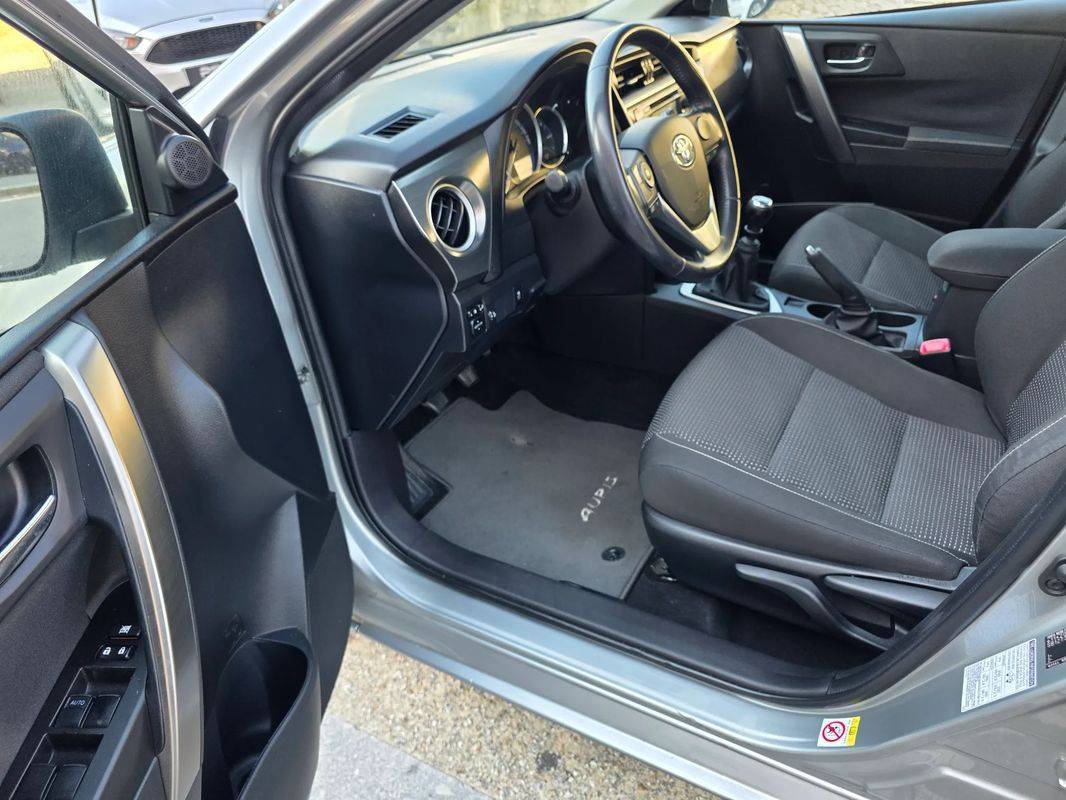 toyota-auris-touring-sports-2015-gasolina-1329cc