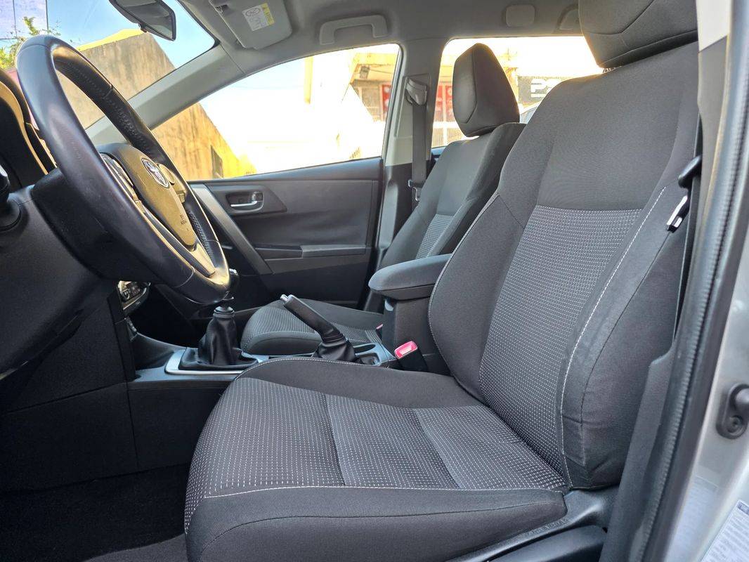 toyota-auris-touring-sports-2015-gasolina-1329cc