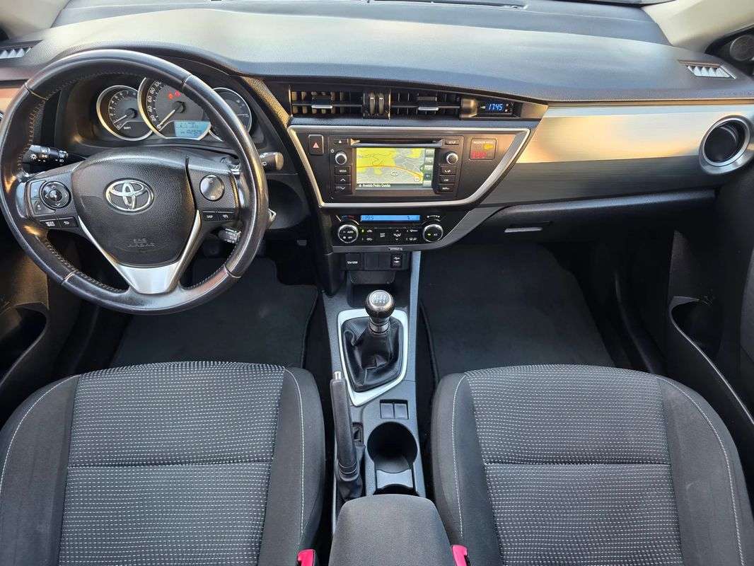 toyota-auris-touring-sports-2015-gasolina-1329cc