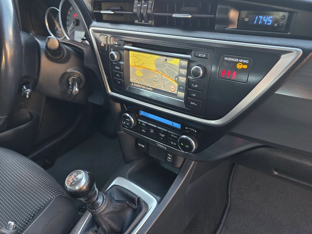 toyota-auris-touring-sports-2015-gasolina-1329cc