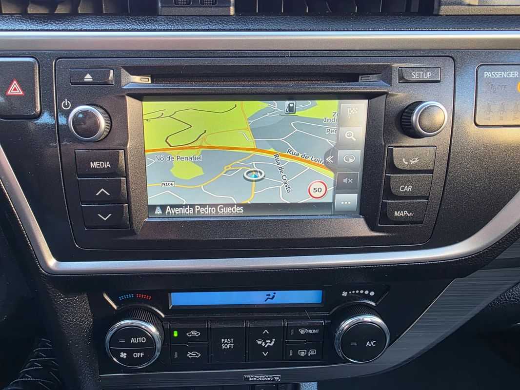 toyota-auris-touring-sports-2015-gasolina-1329cc