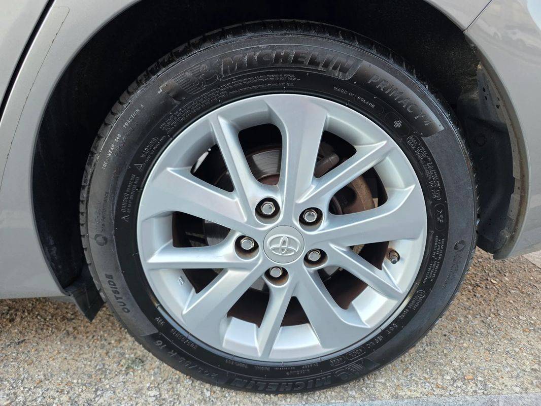 toyota-auris-touring-sports-2015-gasolina-1329cc