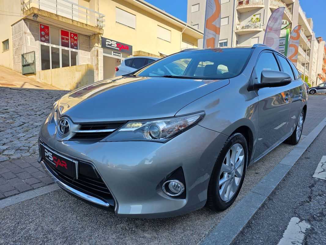 toyota-auris-touring-sports-2015-gasolina-1329cc