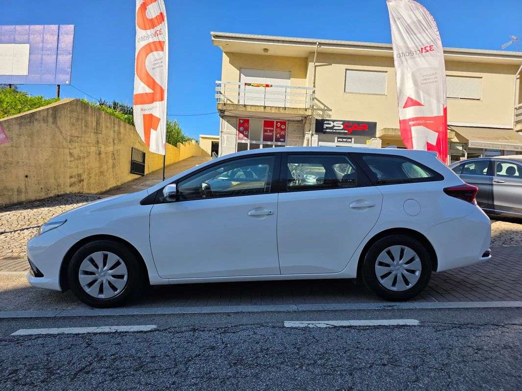 toyota-auris-touring-sports-2016-diesel-1364cc