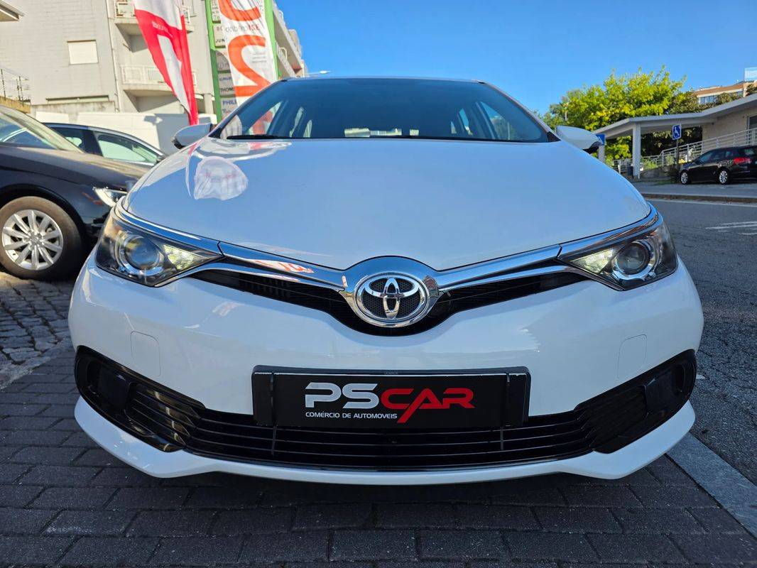 toyota-auris-touring-sports-2016-diesel-1364cc