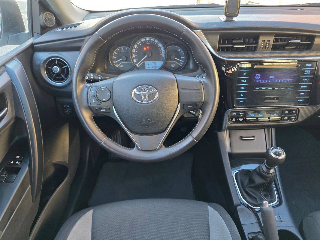 toyota-auris-touring-sports-2016-diesel-1364cc
