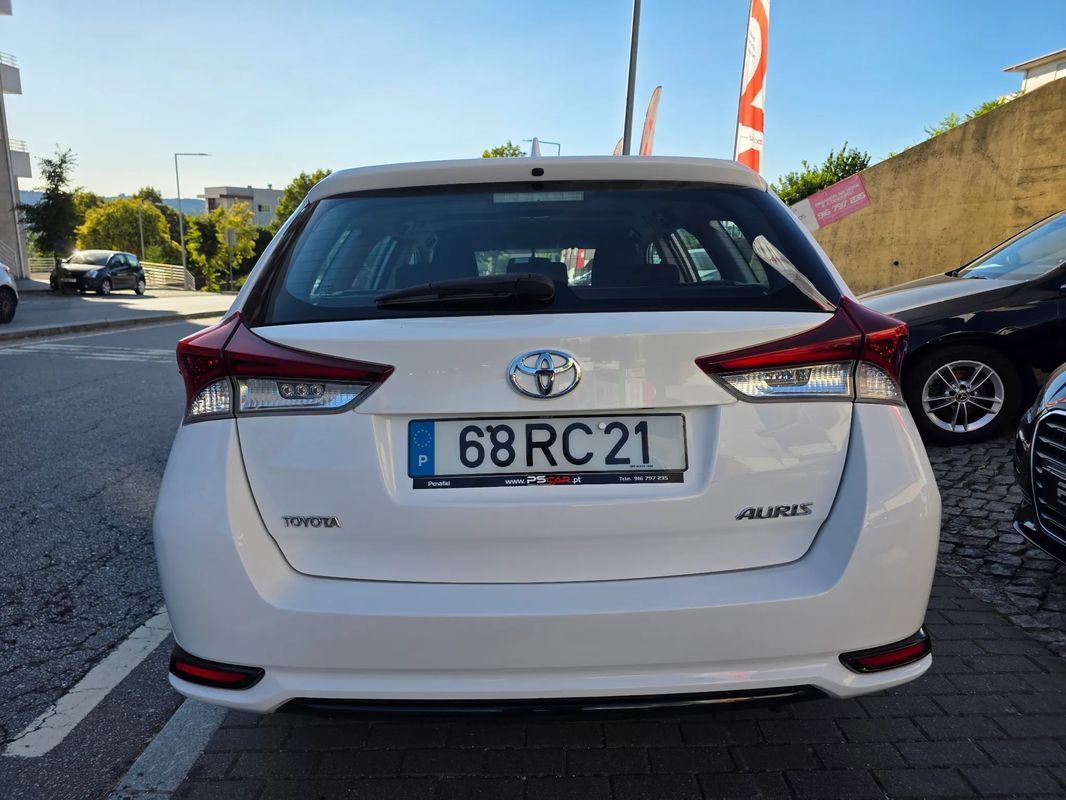 toyota-auris-touring-sports-2016-diesel-1364cc