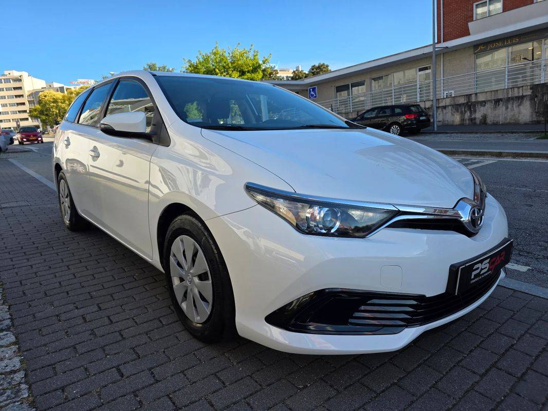 toyota-auris-touring-sports-2016-diesel-1364cc