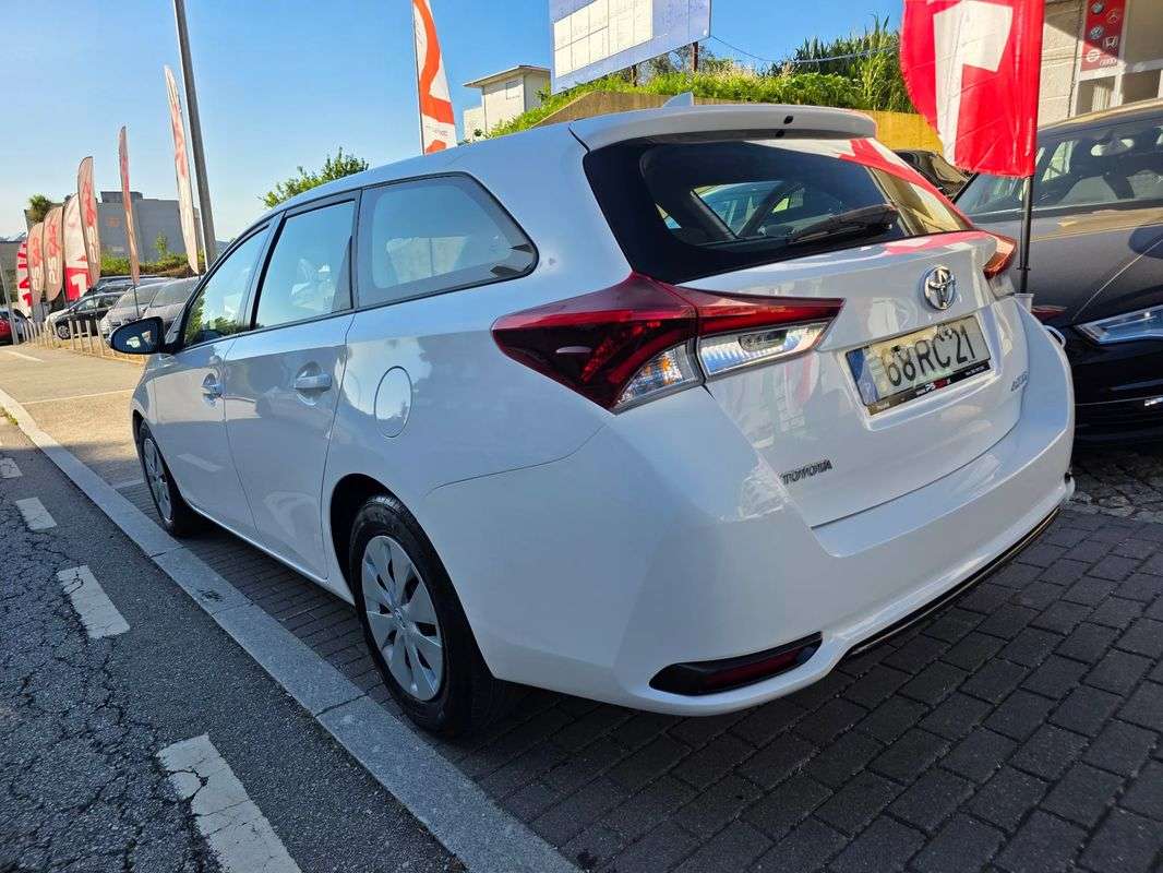 toyota-auris-touring-sports-2016-diesel-1364cc