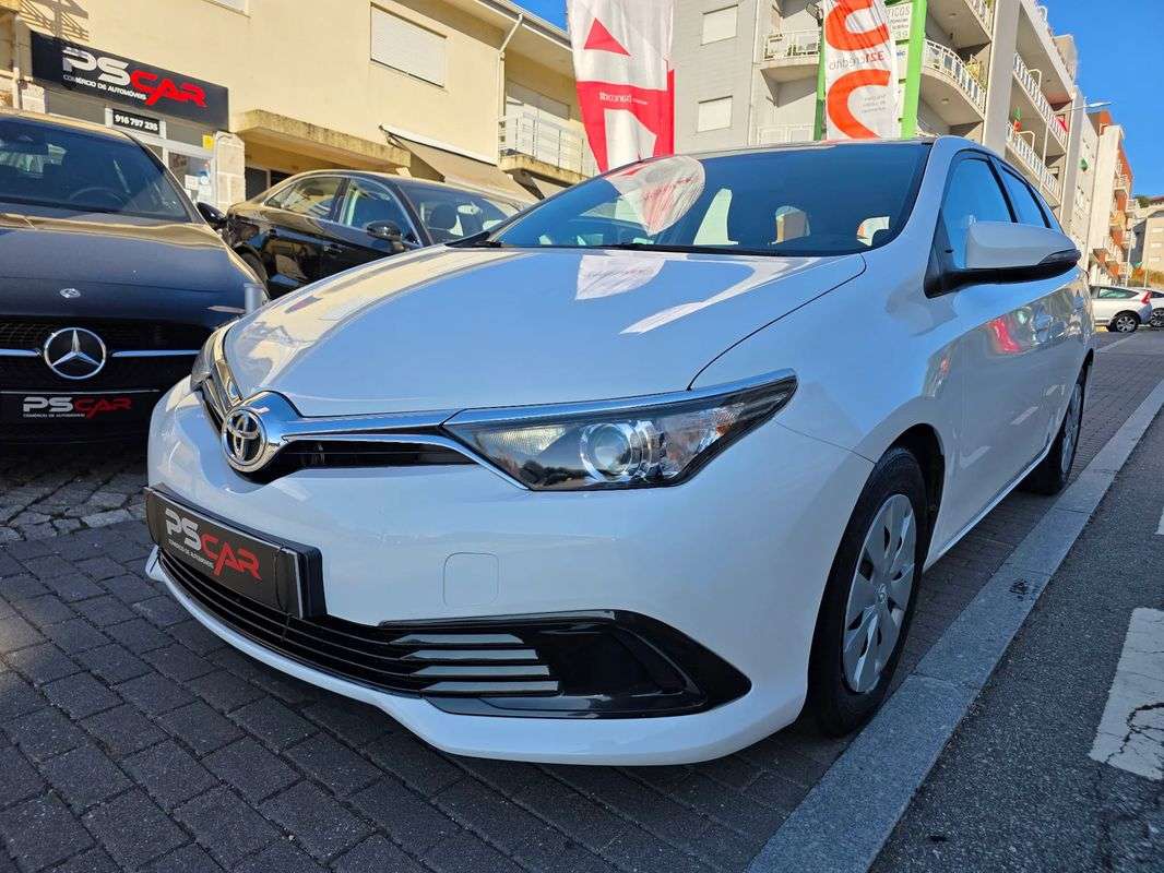 toyota-auris-touring-sports-2016-diesel-1364cc