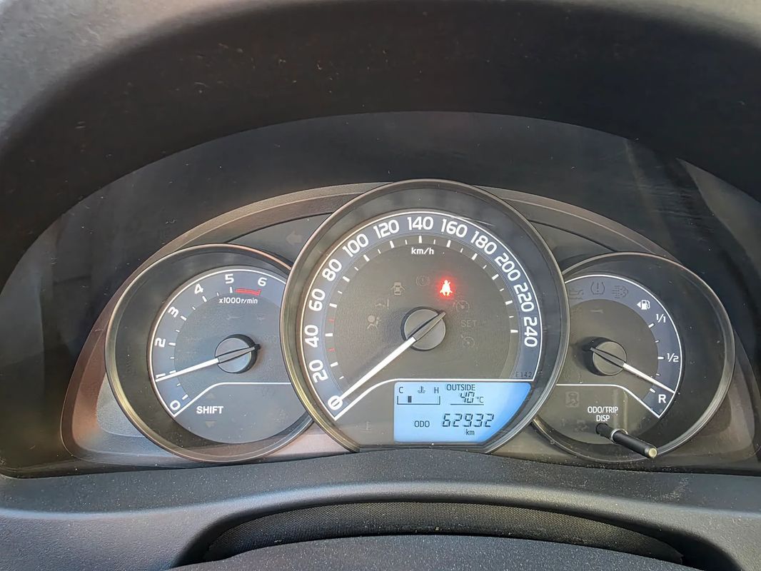 toyota-auris-touring-sports-2016-diesel-1364cc