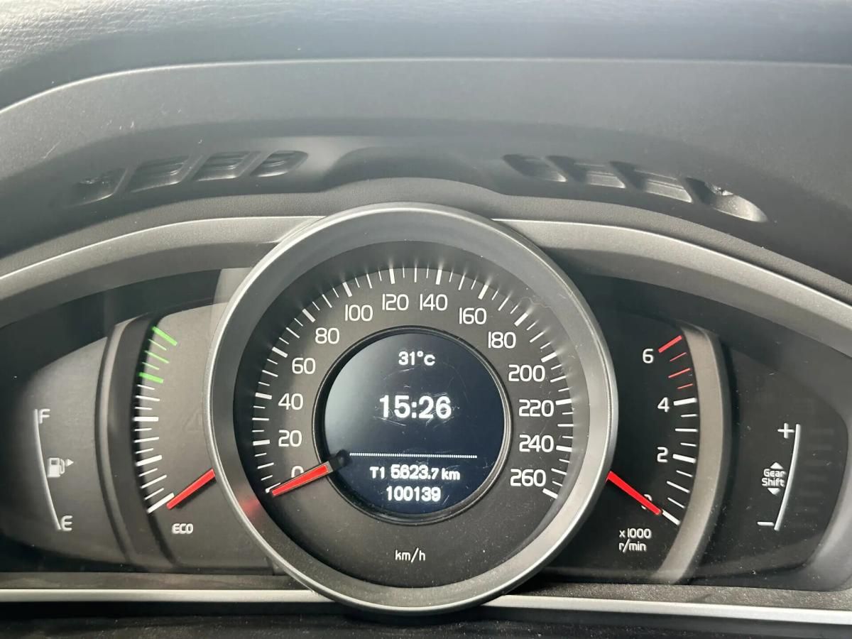 volvo-v40-2018-diesel-1969cc