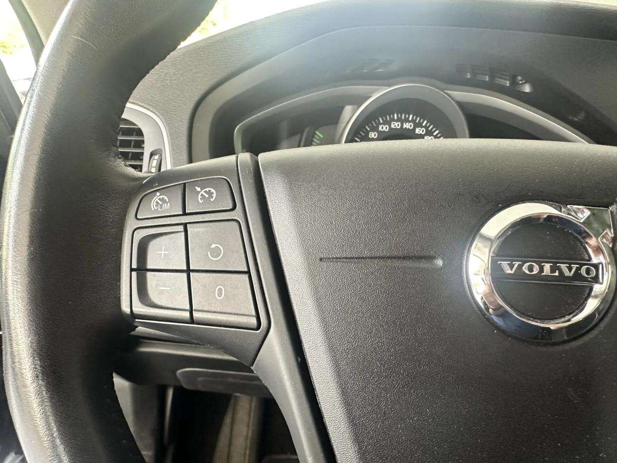 volvo-v40-2018-diesel-1969cc