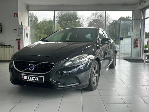 volvo-v40-cross-country-2013-diesel-1560cc