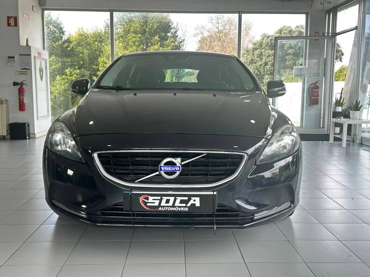 volvo-v40-cross-country-2013-diesel-1560cc