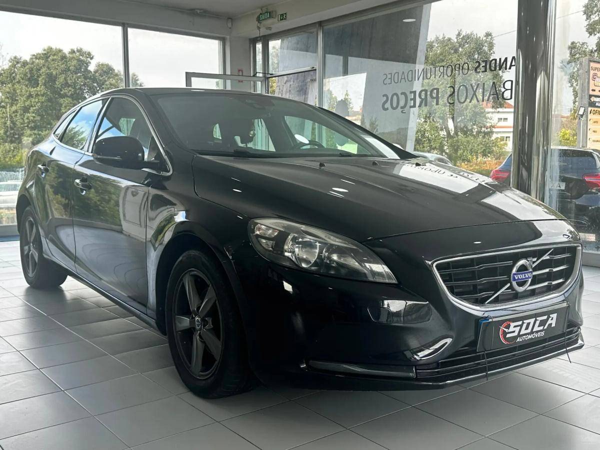 volvo-v40-cross-country-2013-diesel-1560cc