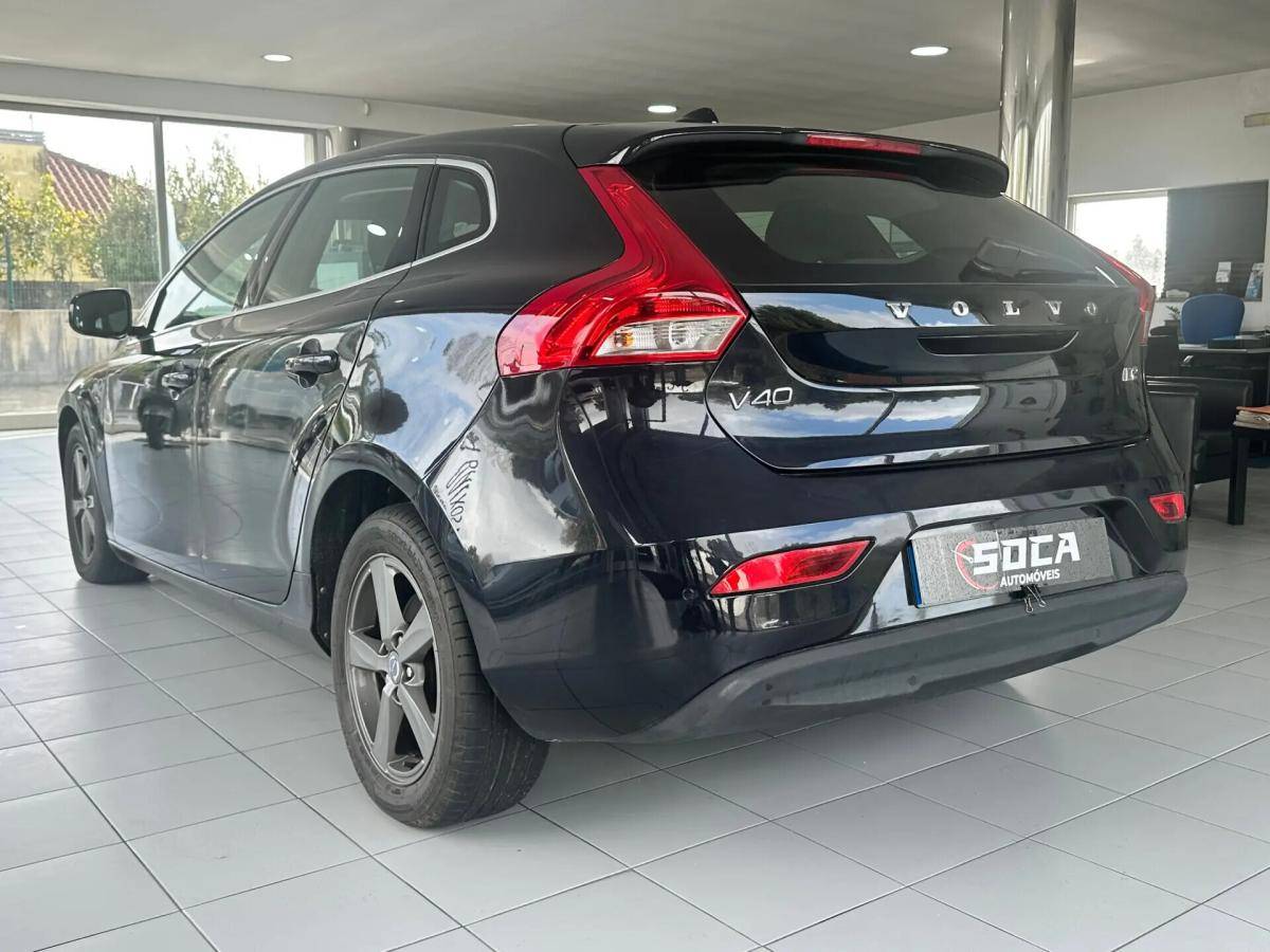volvo-v40-cross-country-2013-diesel-1560cc