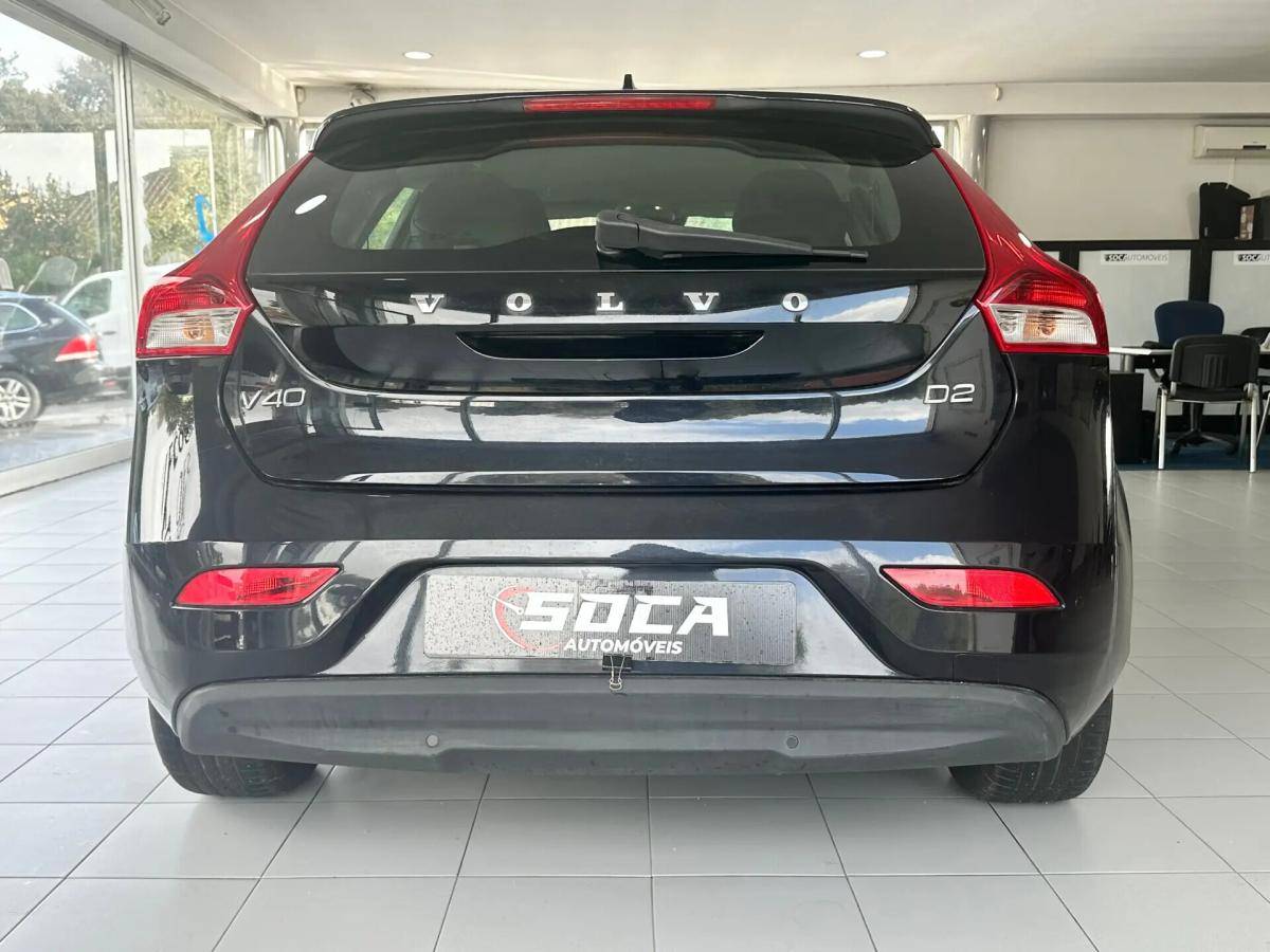 volvo-v40-cross-country-2013-diesel-1560cc