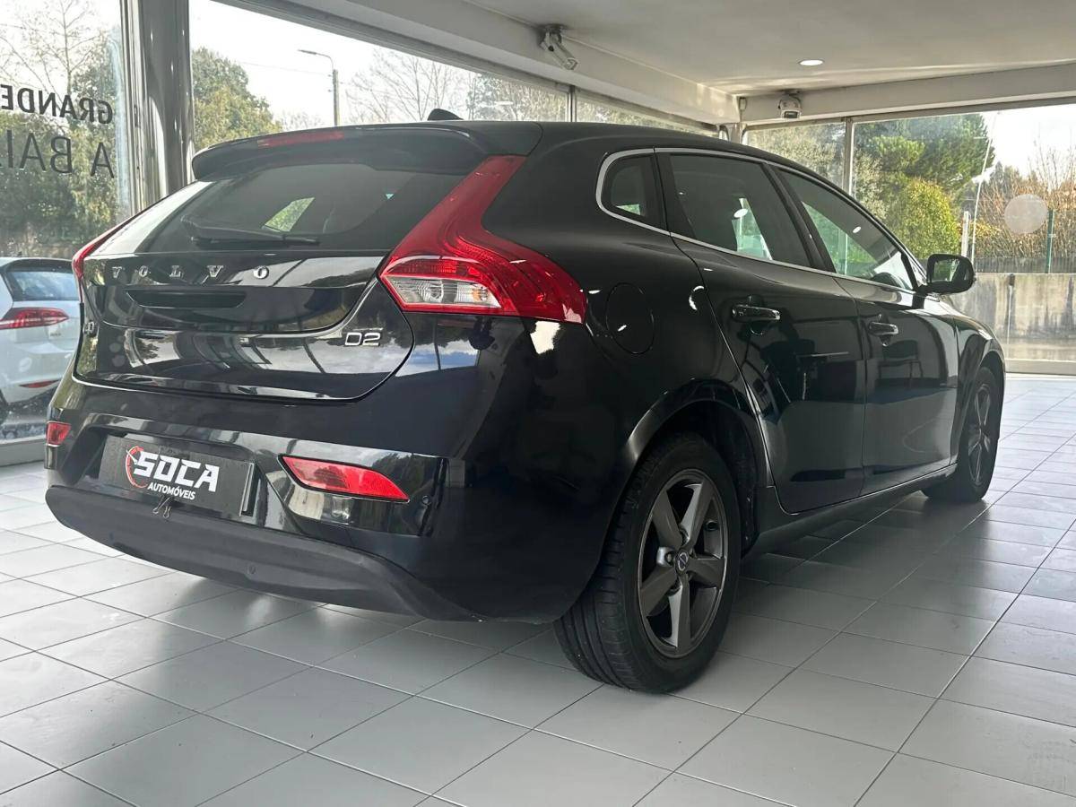 volvo-v40-cross-country-2013-diesel-1560cc