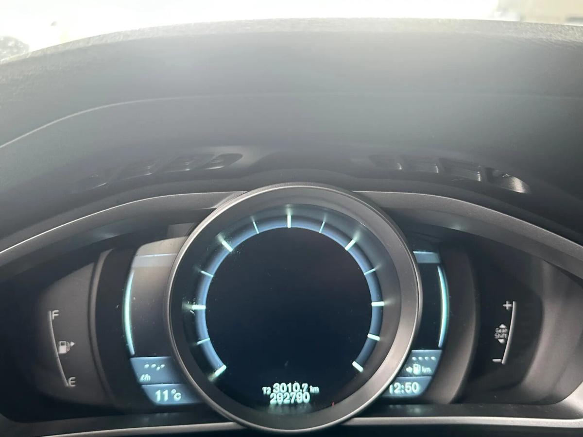 volvo-v40-cross-country-2013-diesel-1560cc