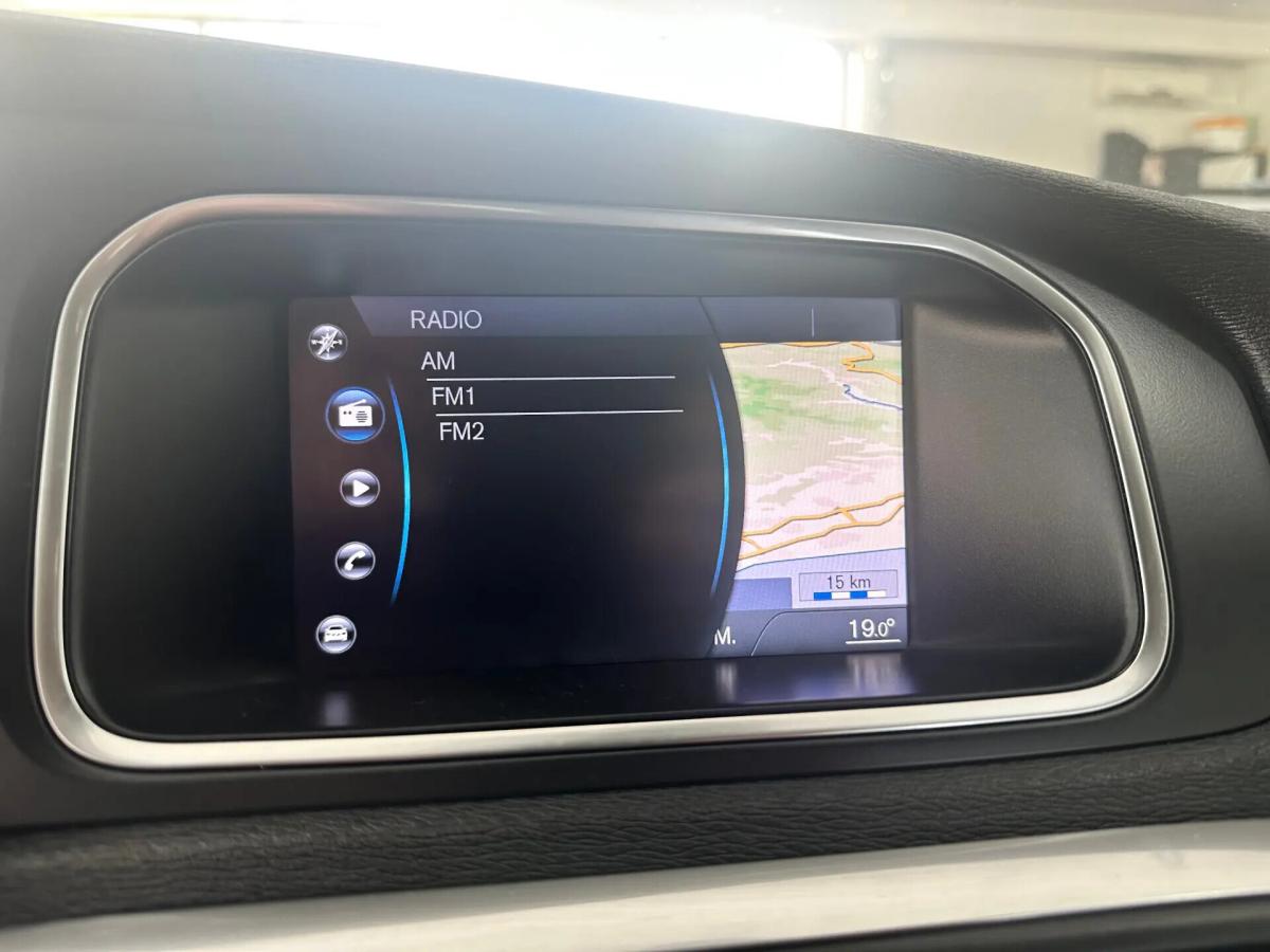 volvo-v40-cross-country-2013-diesel-1560cc