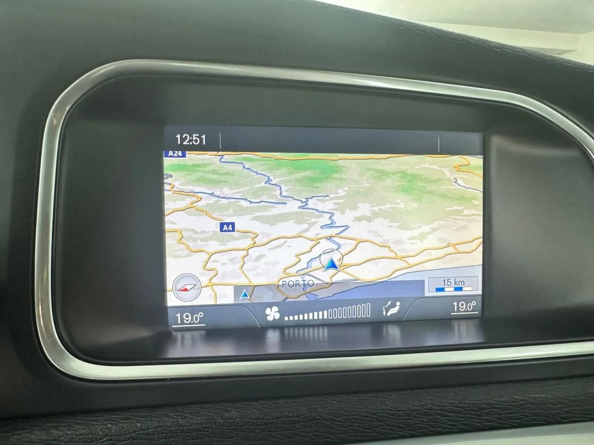 volvo-v40-cross-country-2013-diesel-1560cc
