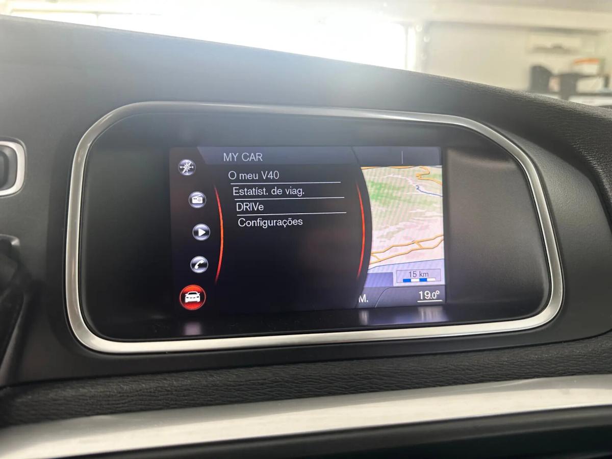 volvo-v40-cross-country-2013-diesel-1560cc