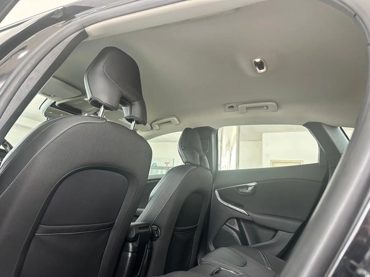 volvo-v40-cross-country-2013-diesel-1560cc
