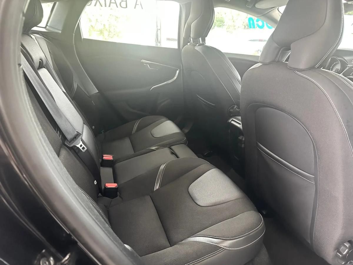 volvo-v40-cross-country-2013-diesel-1560cc