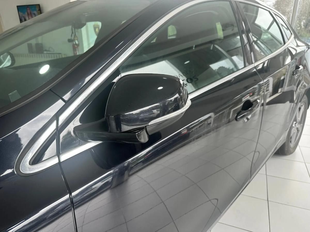 volvo-v40-cross-country-2013-diesel-1560cc