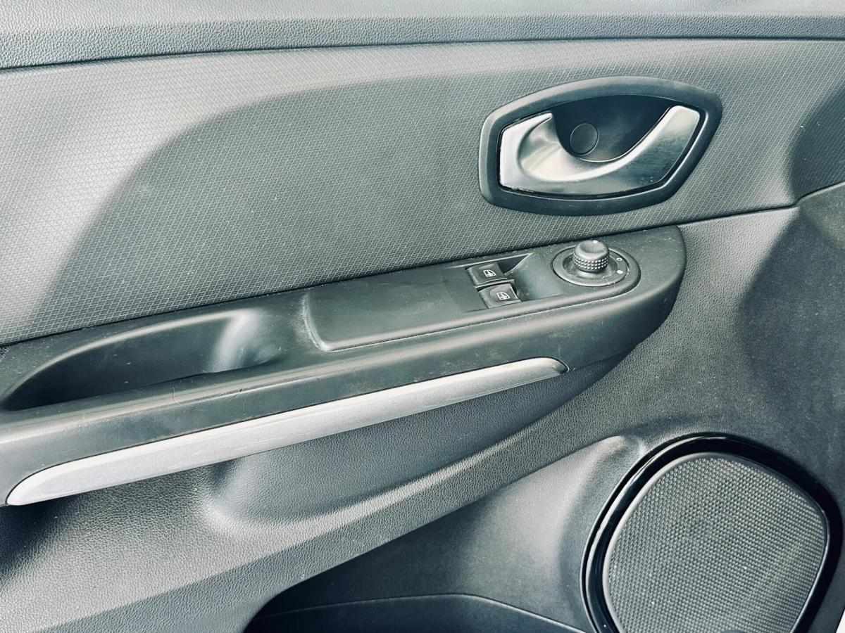 renault-clio-sport-tourer-2016-diesel-1461cc