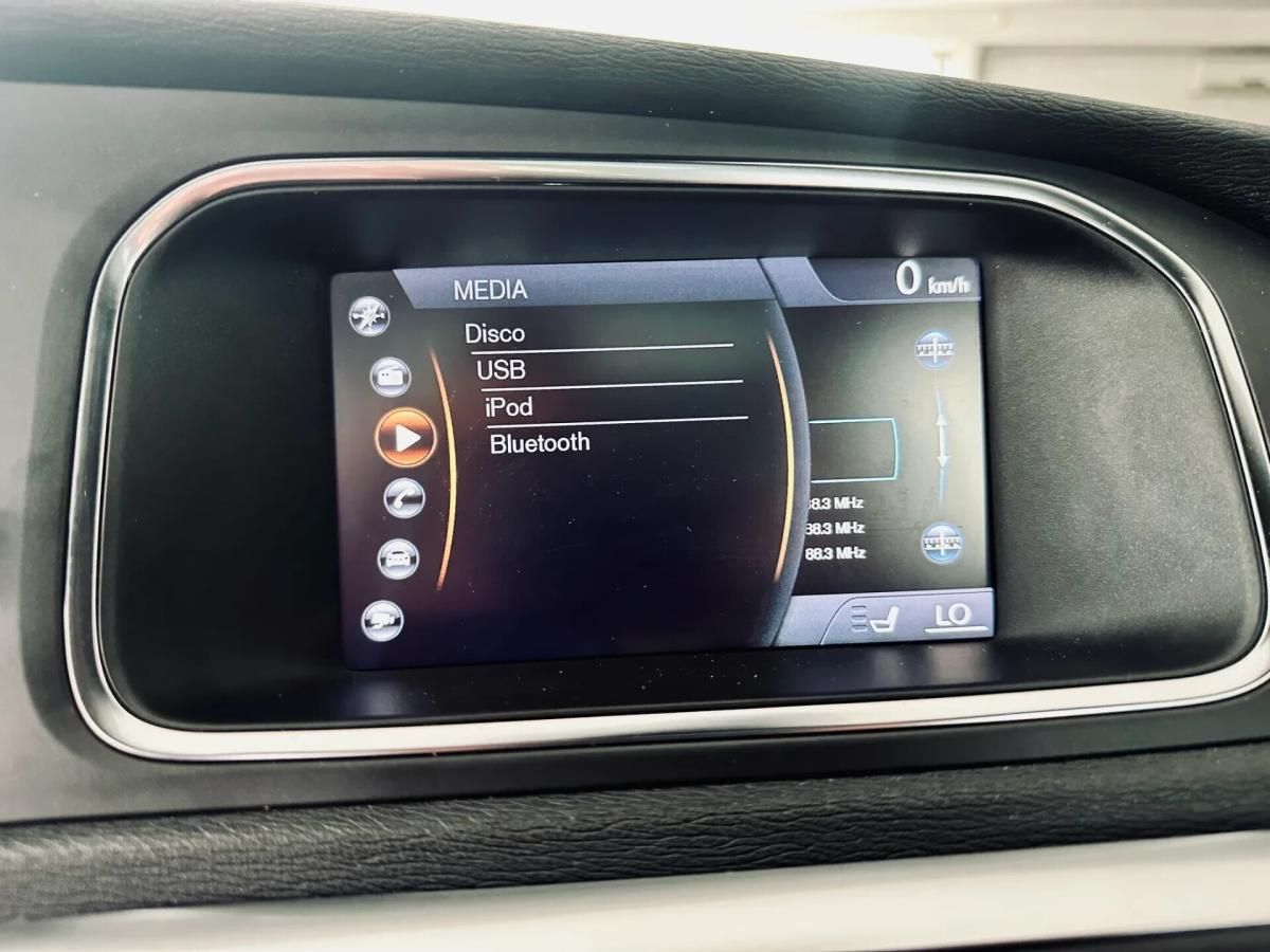 volvo-v40-2013-diesel-1560cc