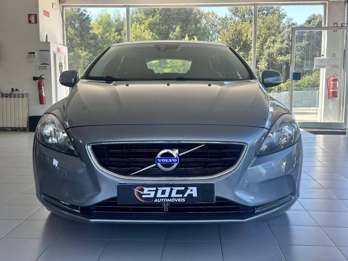 volvo-v40-2014-diesel-1560cc