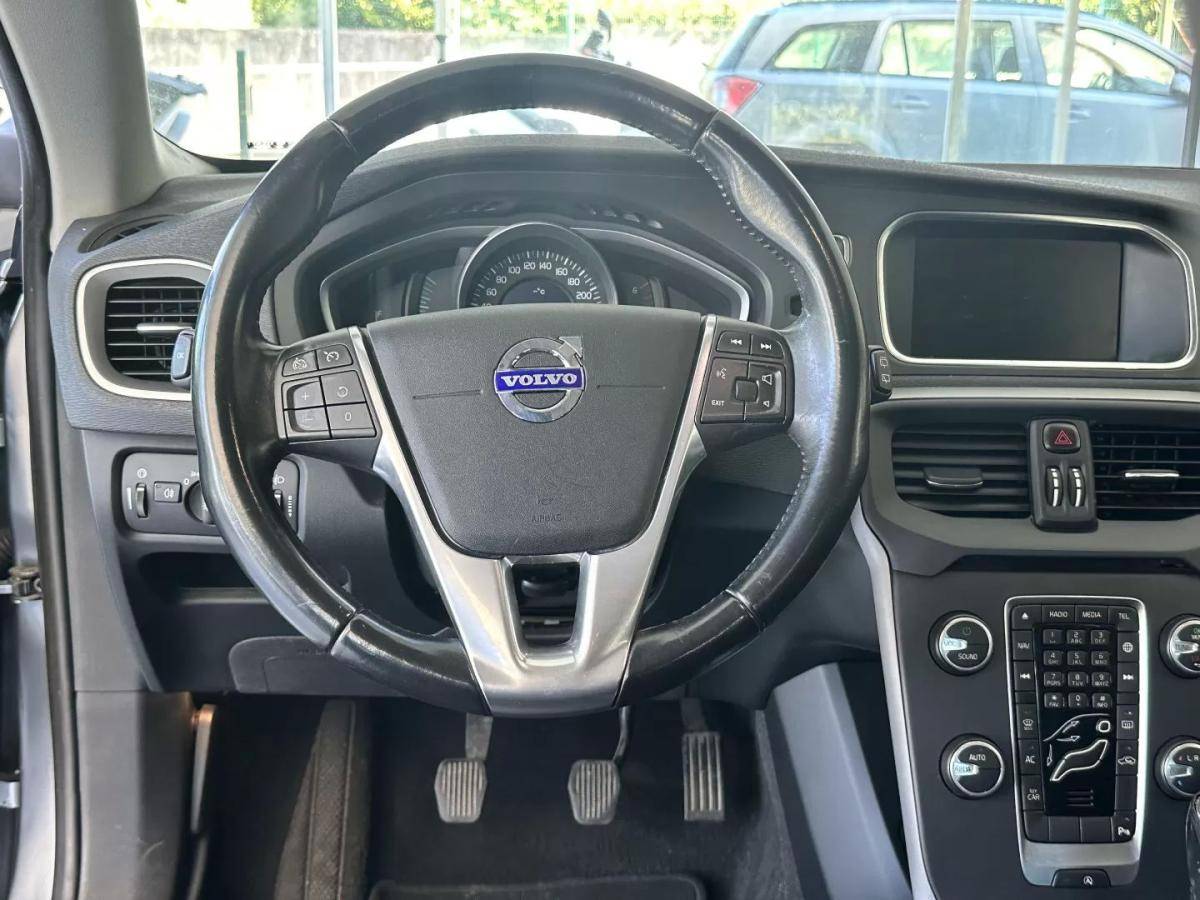 volvo-v40-2014-diesel-1560cc