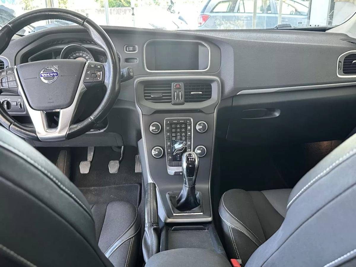 volvo-v40-2014-diesel-1560cc