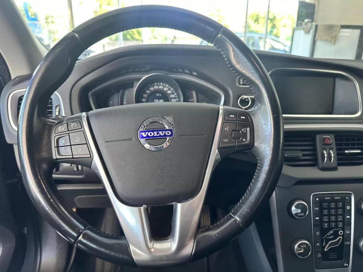 volvo-v40-2014-diesel-1560cc