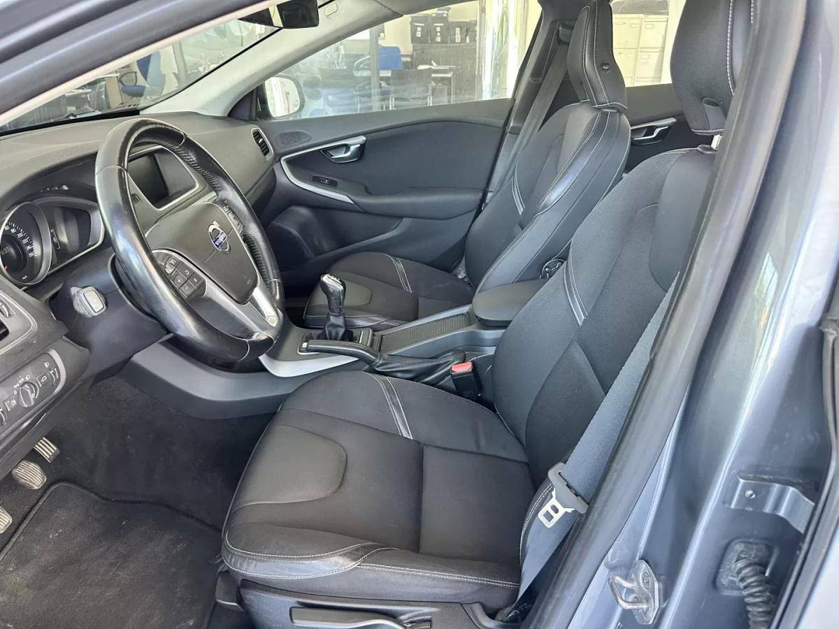 volvo-v40-2014-diesel-1560cc