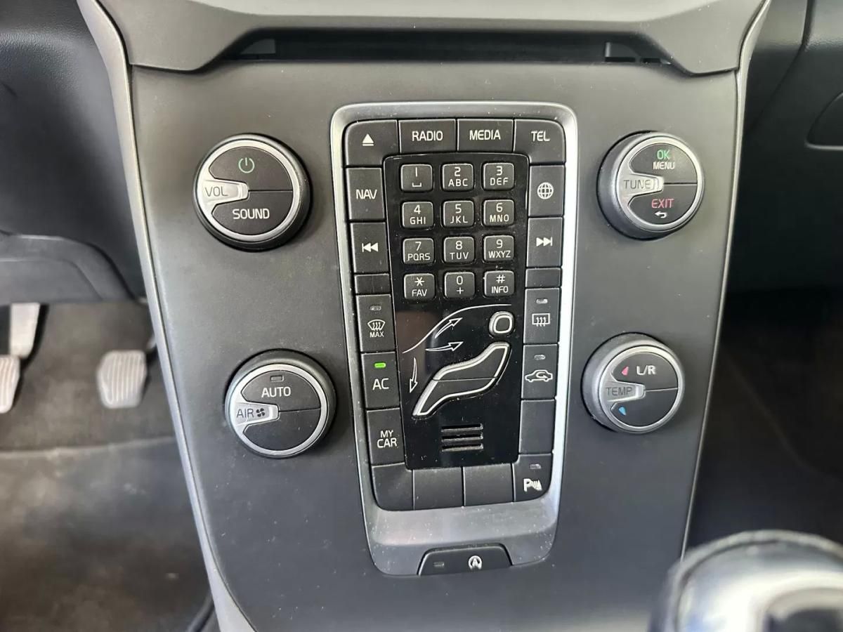 volvo-v40-2014-diesel-1560cc
