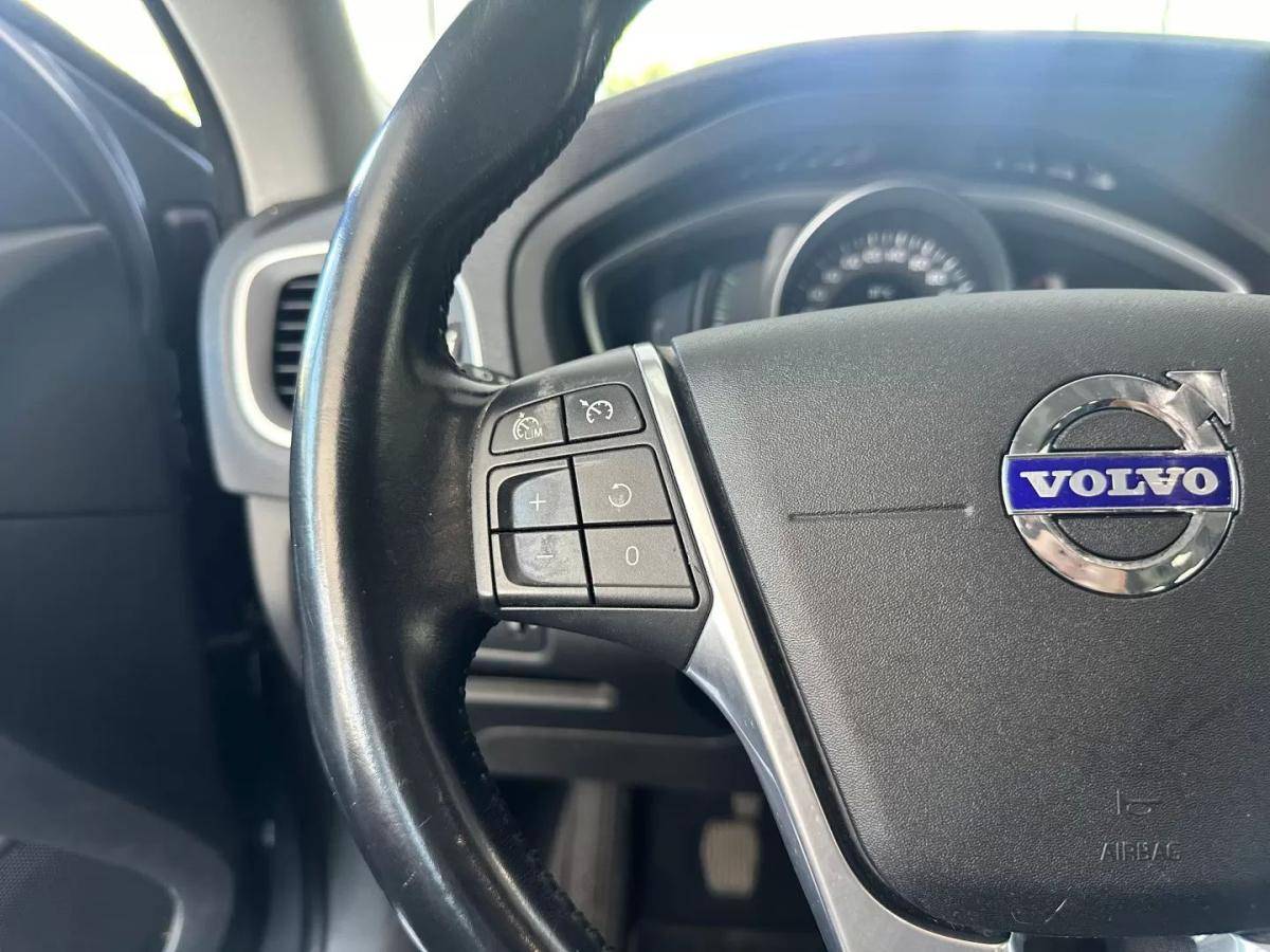 volvo-v40-2014-diesel-1560cc
